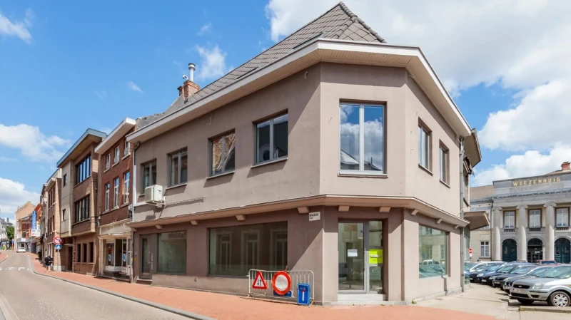 Instapklare winkel/kantoorruimte in winkelcentrum Tienen