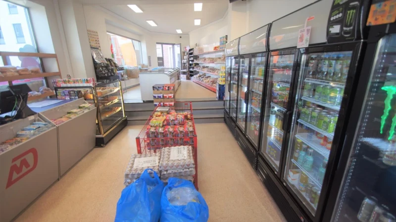 Instapklare winkel/kantoorruimte in winkelcentrum Tienen