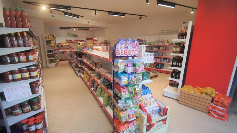 Instapklare winkel/kantoorruimte in winkelcentrum Tienen