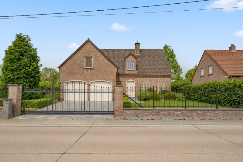 Exclusieve stijlvolle villa met prachtige tuin in rustige omgeving