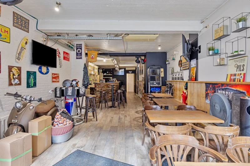 Commercial property with residence (3 to 4 bedrooms) in Tienen