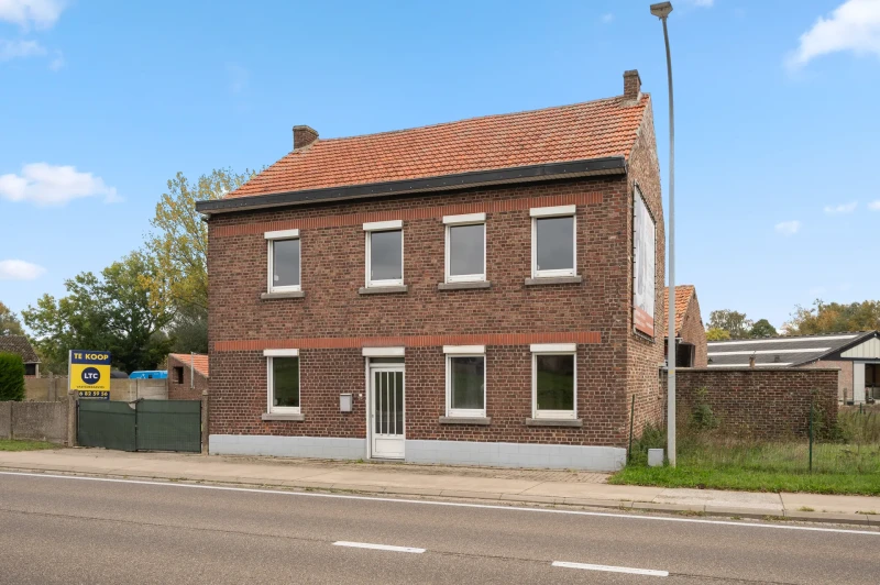Spacious charming detached house with garden and garage in Vissenaken