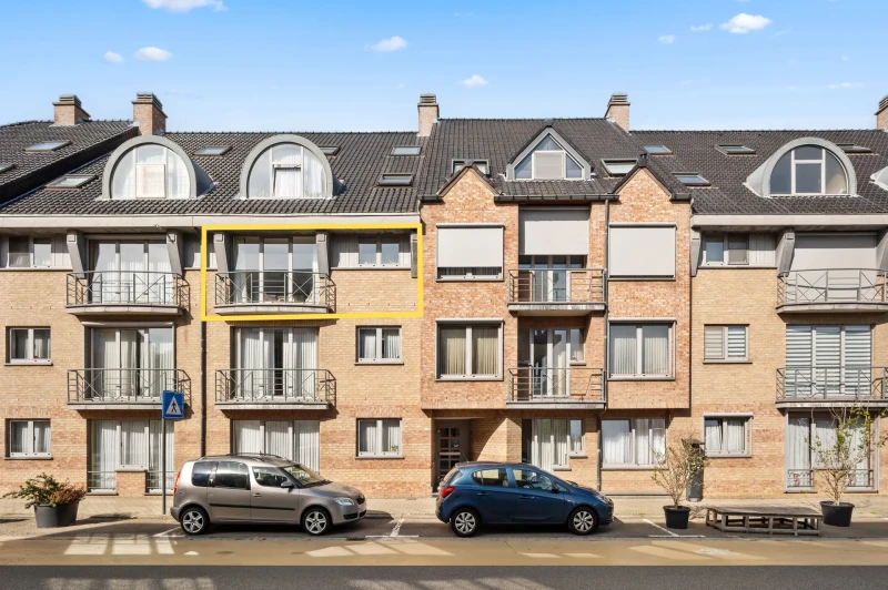 Ruim appartement met veel lichtinval, 2 slaapkamers, garage en kelder