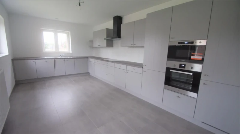 Zeer recente woning met 3 ruime slpks, tuin en terras