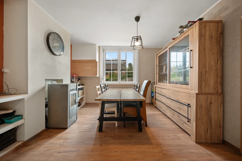 Grande maison &agrave; r&eacute;nover &agrave; Bunsbeek avec 3/4 chambres, grand jardin et 12 places de parking