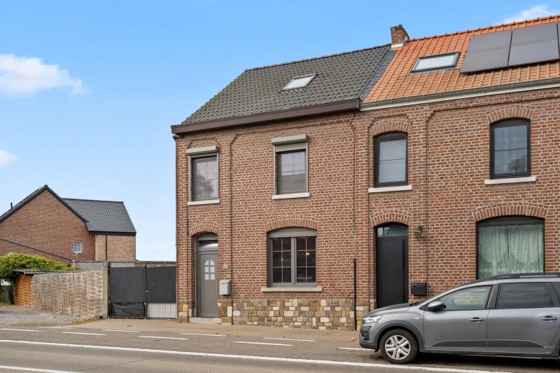 Grande maison &agrave; r&eacute;nover &agrave; Bunsbeek avec 3/4 chambres, grand jardin et 12 places de parking