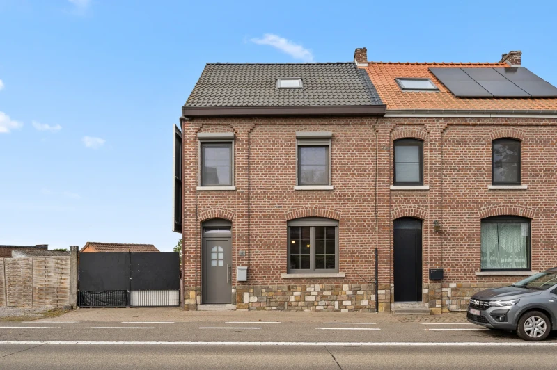 Grande maison &agrave; r&eacute;nover &agrave; Bunsbeek avec 3/4 chambres, grand jardin et 12 places de parking