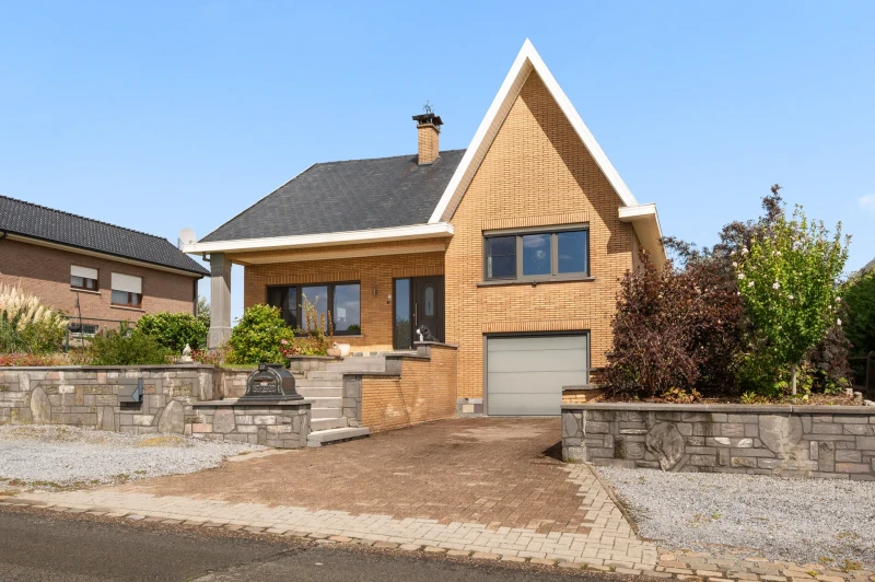 Instapklare gezinswoning met 3 slpks, grote tuin en garage 