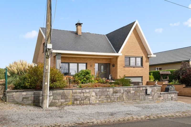 Instapklare gezinswoning met 3 slpks, grote tuin en garage 