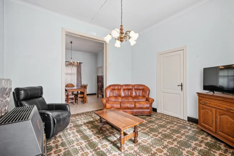 Charming renovated house with large garden and garage on a spacious plot