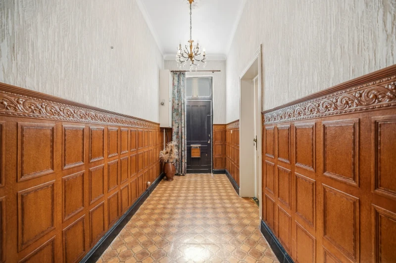 Charming renovated house with large garden and garage on a spacious plot