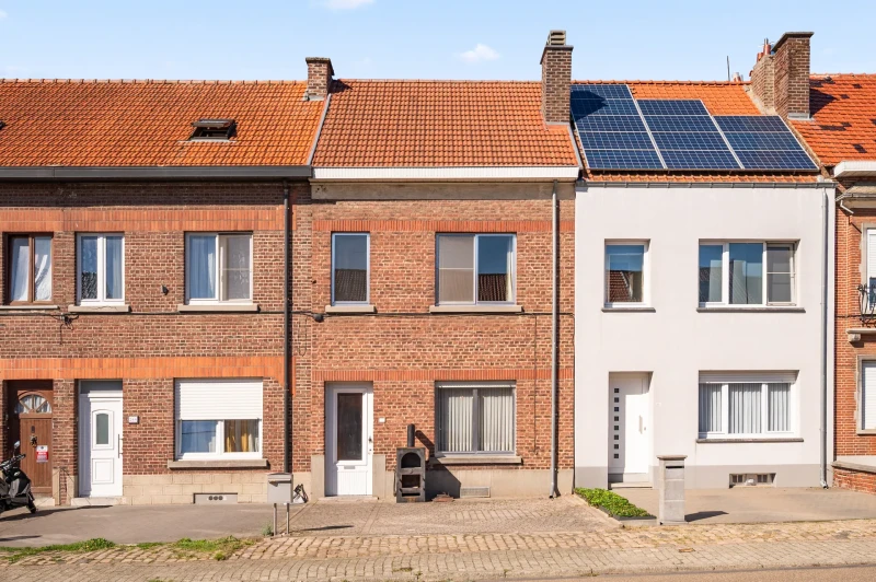 Charmante rijwoning met 2 slpk, tuin en parking