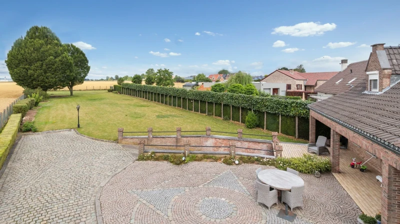 Landelijk gelegen villa op prachtig terrein te Oplinter