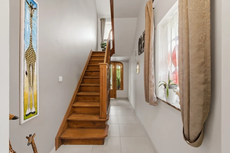 Woning met 2 ruime slpks (3 &agrave; 4 slpks mog.), garage en tuin