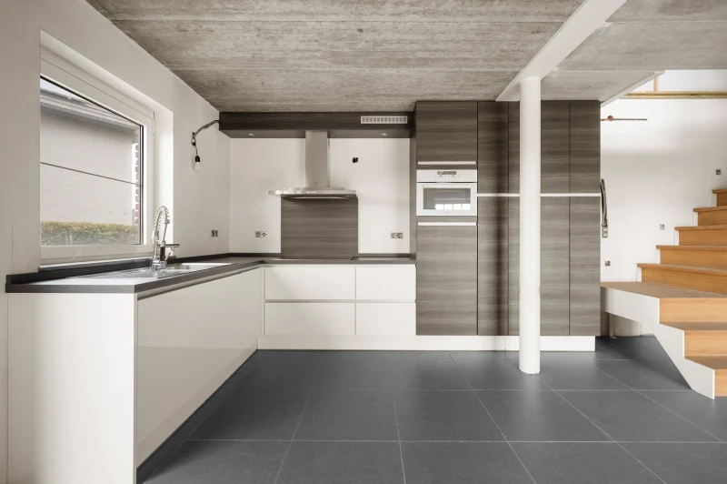 Grande maison individuelle avec jardin et 2 garages &agrave; Tirlemont (ann&eacute;e de construction 2009)