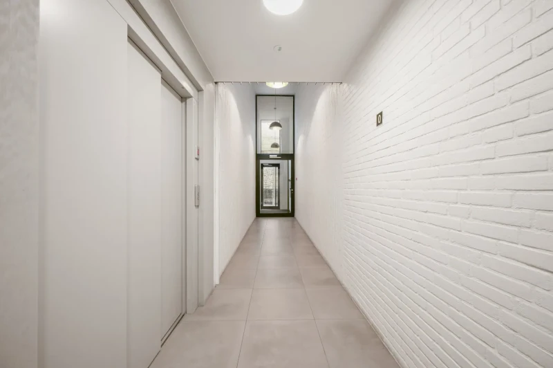 Modern appartement uit 2016 met 2 slaapkamers in centrum