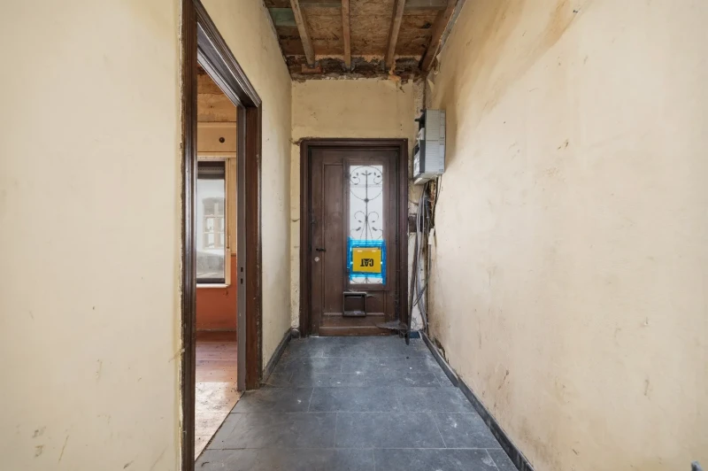 Totale renovatie met 5-slaapkamerpotentieel op toplocatie 