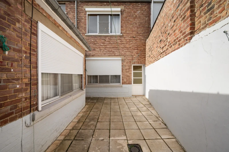 Te renoveren woning met 3 slaapkamers, garage en nabij voorzieningen