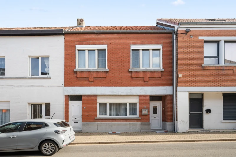 Te renoveren woning met 3 slaapkamers, garage en nabij voorzieningen