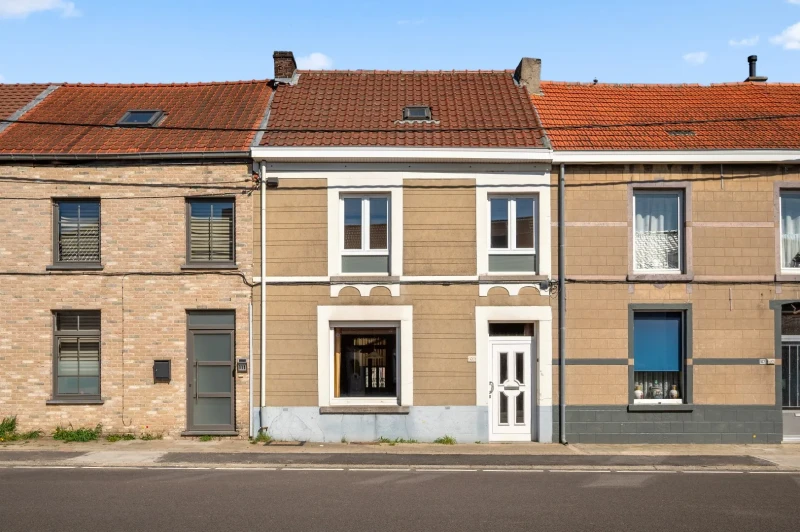 Op te frissen rijwoning op de Tiense stadsrand met tuin en 2 parkeerplaatsen