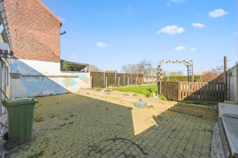 Zeer ruime gezinswoning met 4 slpks (+ 2 doorloopkamers op zolder), garage en tuin