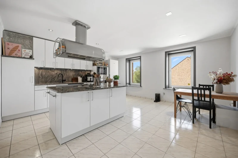 Ruime instapklare duplex met 3 slpks en praktijk- / hobbyruimte van 55m&sup2;