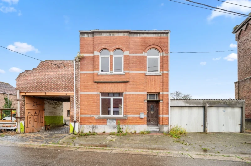 Te renoveren woning met potentieel op ruim perceel te Attenhoven